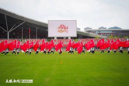 健美班女锻练阿芝（梅艳芳 饰）和隔邻的私家侦察阿佐（万梓良 饰）是一对欢乐冤家，两人一碰头便吵嘴不竭，笑话连连。                                  　　某天，四个劫匪掳掠了巨贾曹师长教师的宝贵钻石，流亡途中鬼使神差将钻石失落到了阿芝那边。全无所闻的阿芝随后遭到劫匪们的追杀，终究被绑架而往。垂垂喜好上阿芝的阿佐眼看心上之人身陷虎口，懊末路不已。好在其助手IQ博士送给阿芝的防狼器中躲有跟踪器，二人一路追踪到劫匪